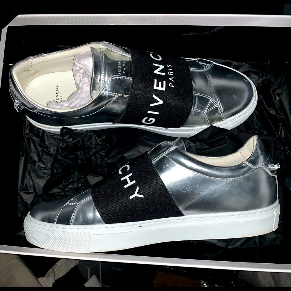 Givenchy women size 9 worn twice .. good condition